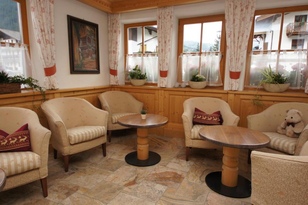 Garni Tofana Hotel กอร์วารา อิน บาเดีย ภายนอก รูปภาพ