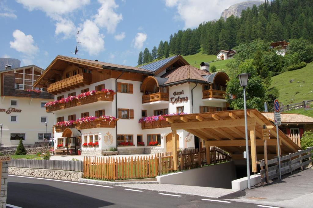 Garni Tofana Hotel กอร์วารา อิน บาเดีย ภายนอก รูปภาพ