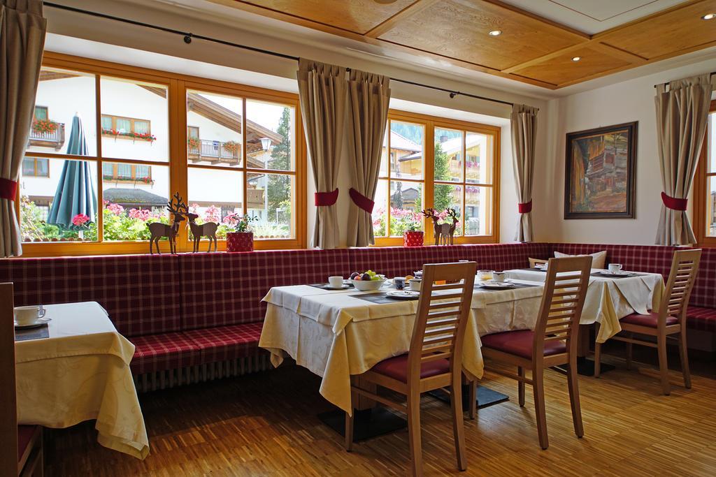 Garni Tofana Hotel กอร์วารา อิน บาเดีย ภายนอก รูปภาพ