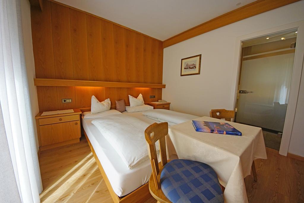 Garni Tofana Hotel กอร์วารา อิน บาเดีย ภายนอก รูปภาพ