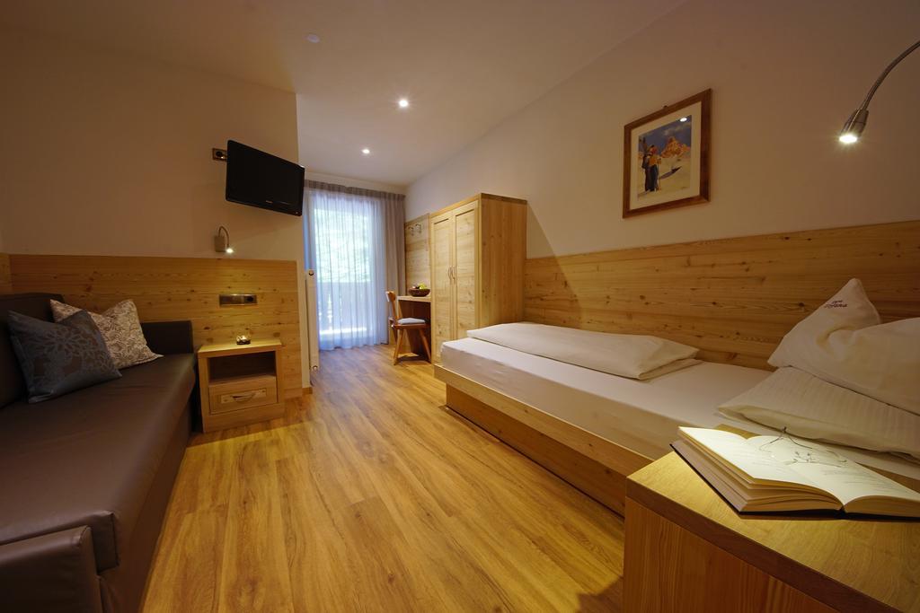 Garni Tofana Hotel กอร์วารา อิน บาเดีย ภายนอก รูปภาพ