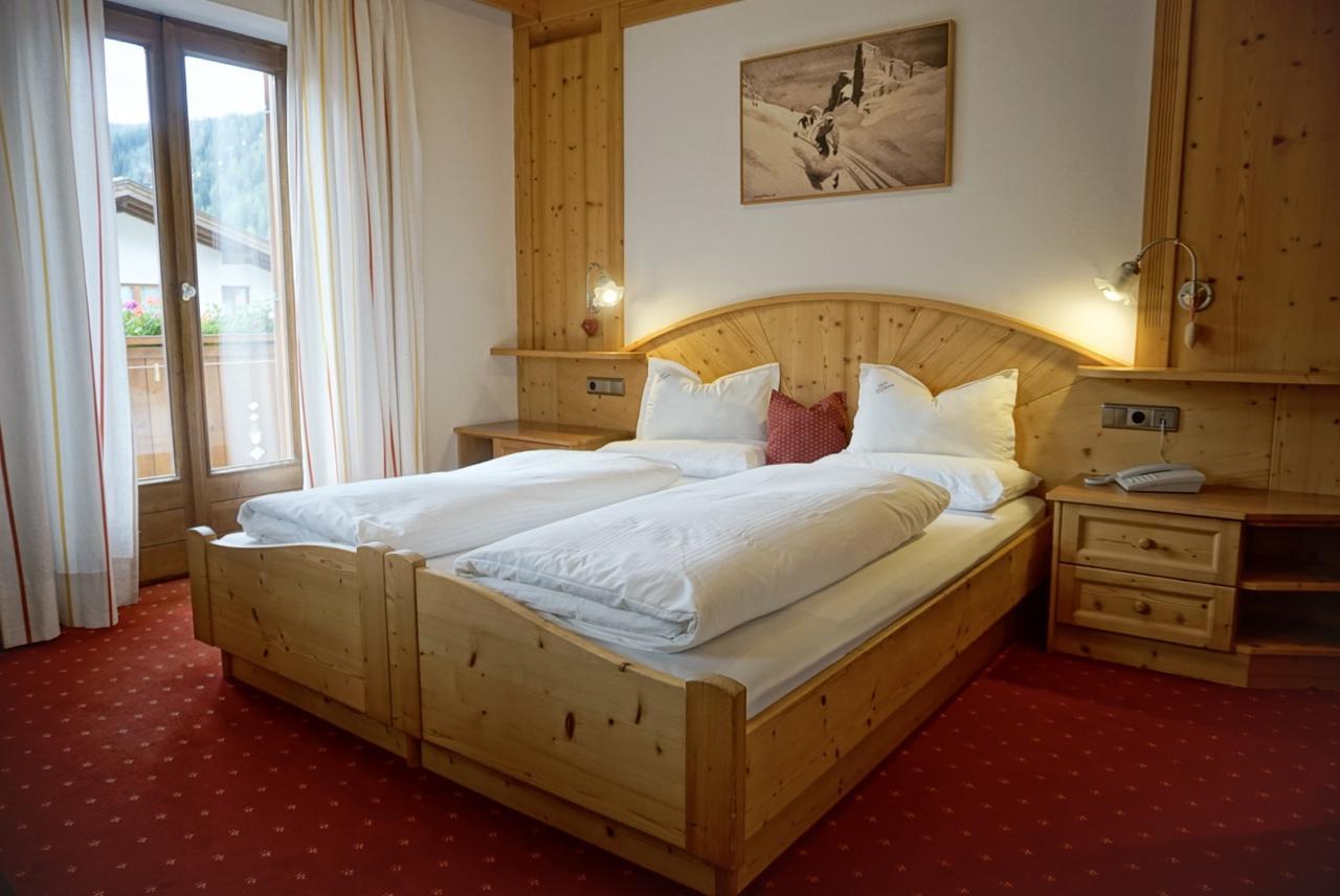 Garni Tofana Hotel กอร์วารา อิน บาเดีย ภายนอก รูปภาพ