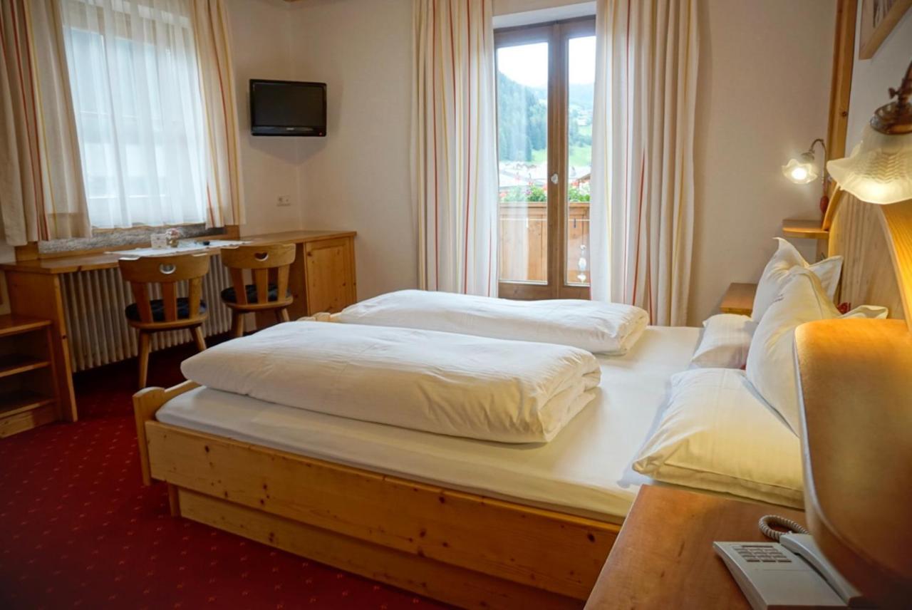 Garni Tofana Hotel กอร์วารา อิน บาเดีย ภายนอก รูปภาพ