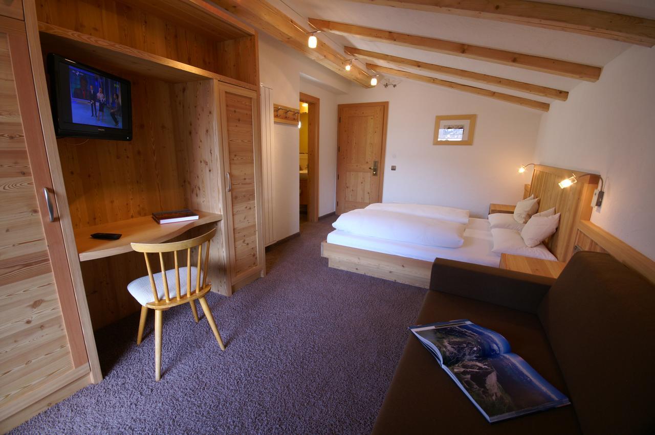Garni Tofana Hotel กอร์วารา อิน บาเดีย ภายนอก รูปภาพ